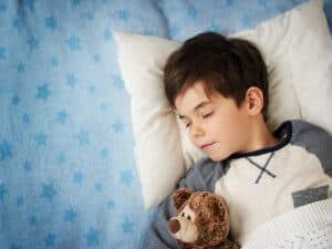 Read more about the article Warum weigert sich dein Kind, in seinem eigenen Bett zu schlafen?
