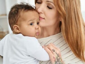 Read more about the article Hier sind 10 Tipps, um eine entspannte Mutter zu sein