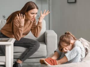 Read more about the article Woher kommt die unkontrollierbare Wut der Eltern und wie geht man damit um?