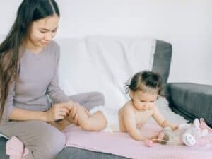 Read more about the article Baby-Fußmassage und Baby-Fußreflexzonenmassage