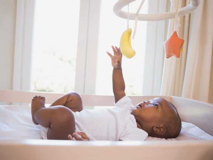 Read more about the article 11 sichere und intelligente Aktivitäten für 3 Monate alte Babys