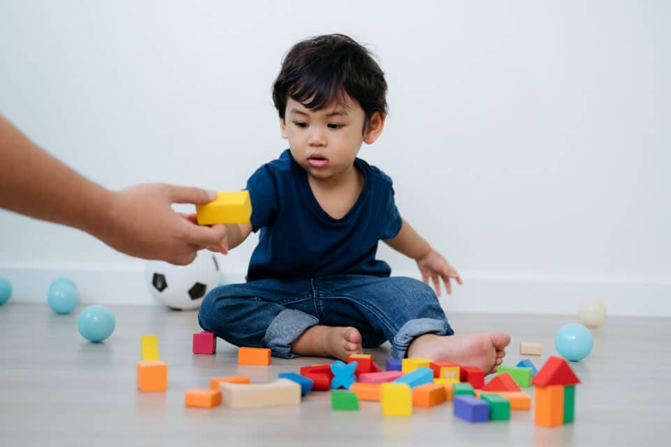 You are currently viewing Die Art und Weise, wie dein Kind spielt, verrät seinen Entwicklungsstand